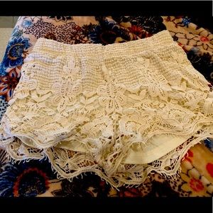 Boutique cream lace shorts